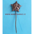 Miniatura - Klopový odznak Čs partyzán na jehlu - těžký typ - zn. Mincovna Kremnica -  pr. 23mm - tmavý