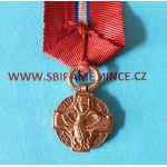 Závěsná fraková miniatura na stužce  - Československá revoluční medaile - var bez podpisu - s podpisem - 2. varianta závěsného ouška