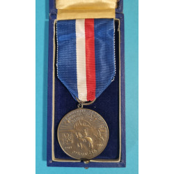 Pamětní medaile Manifestačního Sjezdu Dobrovolců 1946 - Medaile I. celostátního sjezdu odbojové skupiny VICTORIA v orig. etui