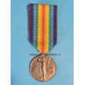 Československá medaile Za vítězství - Mezispojenecká medaile Vítězství - s podpisem medailéra - varianta světlý kov - ouško soudečkové