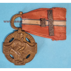 Československá revoluční medaile - s podpisem AB - Pařížské vydání 1918-1919 Francouzské legie - štítek „ARGONNE “ a „22“ - var. těžká světlá