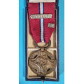 Československá revoluční medaile - s podpisem AB - vydání z let 1920 v etui -1938 Italské legie - štítky „DOSS´ ALTO" a „33" - var. těžká světlá