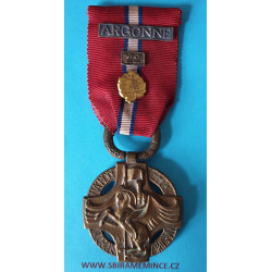Československá revoluční medaile - s podpisem AB - vydání z let 1920-1938 Francouzské legie - štítky „ARGONNE“ „22“ a lipový lístek - var. těžká tmavá