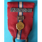 Československá revoluční medaile - s podpisem AB - vydání z let 1920-1938 Francouzské legie - štítky „ARGONNE“ „22“ a lipový lístek - var. těžká tmavá