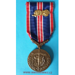 Československá medaile Za chrabrost před nepřítelem 1x lipová ratolest - II. Pražské vydání 1945-47 v orig. etui - varianta c-1 - slovenský nápis