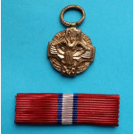 Závěsná fraková miniatura - Československá revoluční medaile s podpisem - 2. varianta závěsného ouška