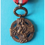 Závěsná fraková miniatura - Československá revoluční medaile s podpisem - 1. varianta závěsného ouška  "RR"
