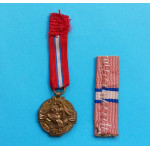 Závěsná fraková miniatura - Československá revoluční medaile s podpisem - 3. varianta závěsného ouška