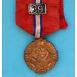 Závěsná fraková miniatura - Československá revoluční medaile s podpisem - 3. varianta závěsného ouška - Italské legie - štítek „39“
