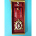 DOK IV. Zlatý čestný odznak IV. stupeň  “čestný člen” 2. třída 1945-49 v orig. etui - za civilní zásluhy