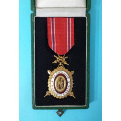 Národní Garda - DOK IV. - II. důstojnický stupeň 3. třída 1937-39 v orig. etui - s meči (konklávní s prohloubením)