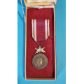 NSG - Stříbrná medaile " Za věrnost a branné zásluhy vlasti " s meči v orig. etui