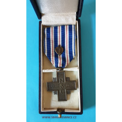 Národní Garda - Pamětní odznak SNG - Kříž za věrné služby z roku 1938 s pochvalou v orig. etui - varianta b