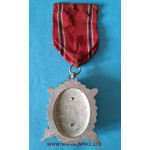 DOK IV. Stříbrný čestný odznak - IV. stupeň “čestný člen” 1 třída 1945-49 v orig. etui - za civilní zásluhy