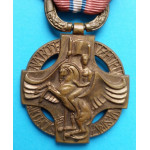 Československá revoluční medaile - s podpisem AB - vydání z let 1920-1938 Francouzské legie - štítky „ARGONNY“ "ALSACE" a "22" - var. těžká tmavá