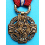 Československá revoluční medaile - s podpisem AB - tmavší bronz Francouzské legie - štítky „ARGONNY“ „23“ a „24" - var. těžká tmavá
