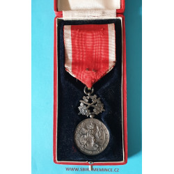 Československá stříbrná medaile Bílého Lva II. třída v orig. etui - vojenská skupina