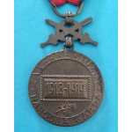 Bronzová medaile krále Karla IV. „ Za věrné služby “ 1918-19 s meči pro vojenské osoby s podpisem OP - 1.typ