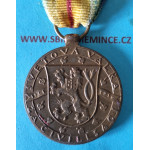 Československá medaile za vítězství - také zvaná Mezispojenecká vítězná medaile , LA MEDAILLE INTERALLIERE DE LA VICTORIE , varianta s podpisem medailéra