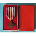 Pamětní odznak NSG - Kříž za věrné služby z roku 1938- tmavý bronz s podpisem - etue -  varianta a